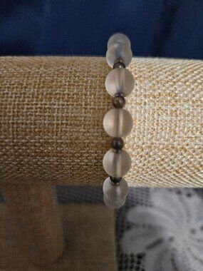Vintage Size 6.5 Sea Glass and Gold Metal Beaded Bracelet with Magnetic Closure